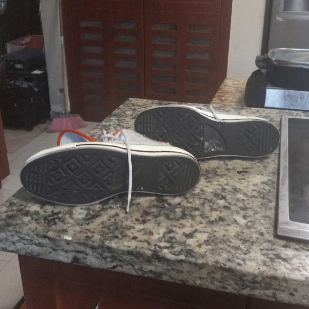 Converse - Picture 3 of 4